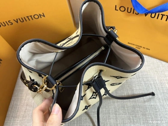 First bag ru MM VUITTON NÉONOÉ LOUIS 0804